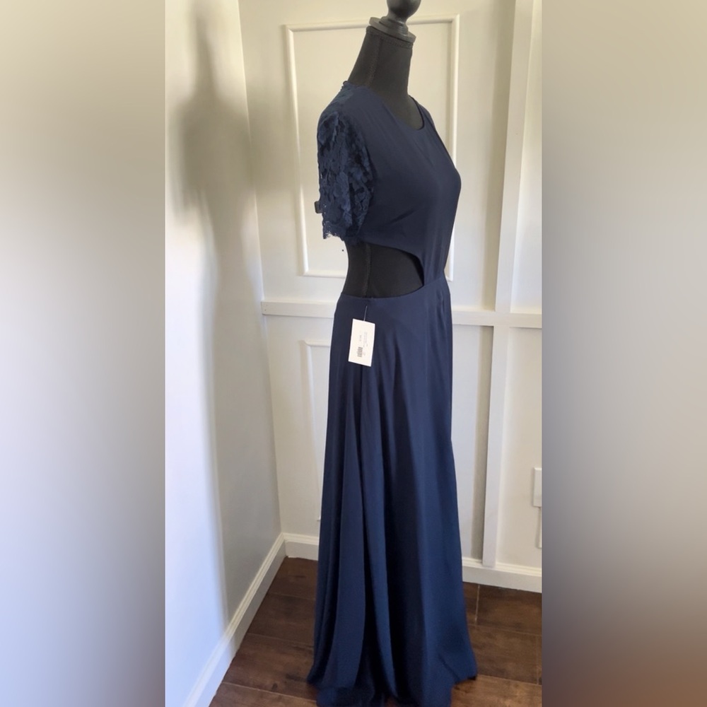 BOUTIQUE BRAND Elegant Navy Blue Lace Sleeve And Back Maxi Dress. Size Large